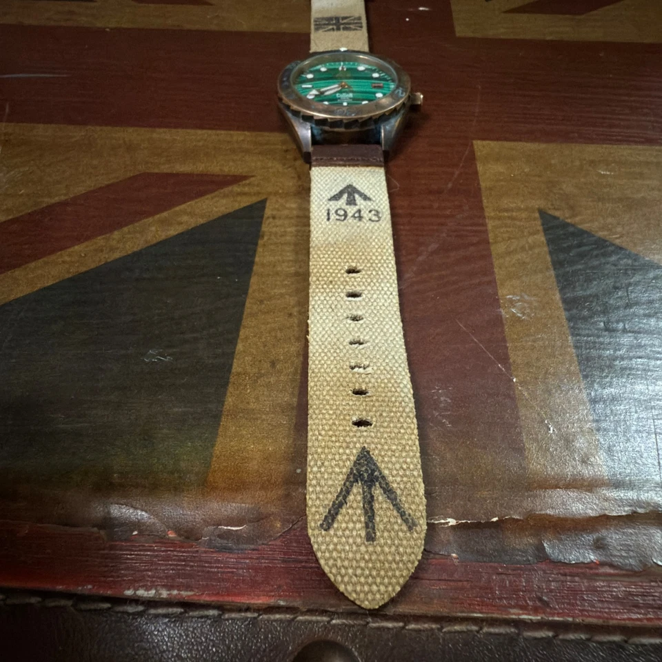 Correa de reloj personalizada de 20 mm envejecida Segunda Guerra Mundial British Union Jack Field Watch Foto 2 de 4