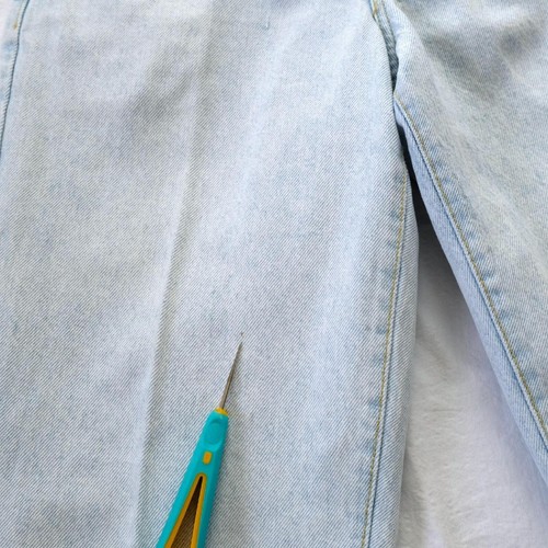 Vintage Guess Mom Jeans Womens Size 2 Made In USA Light Blue Denim Button Fly - Picture 5 of 12