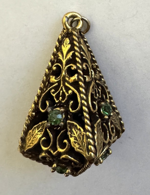 Vintage Pendant Necklace Filigree GOLD & RHINESTONES