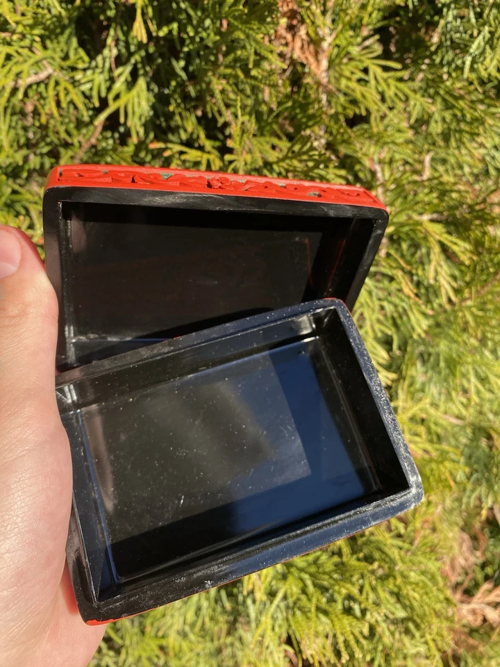 Caja de laca fina tallada china estilo cinabrio roja y verde Foto 3 de 4