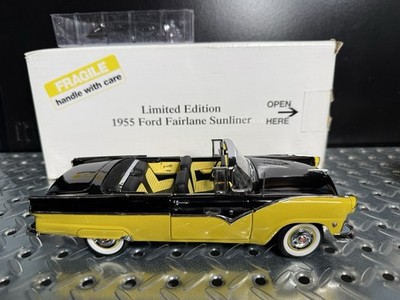M182. Danbury Mint Limited Ed #1760 - 1955 Ford Fairlane Sunliner 1:24 In Box
