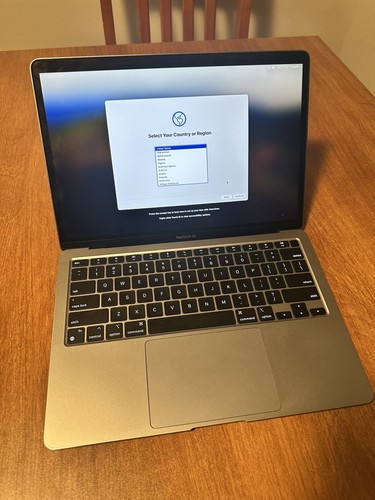 Apple MacBook Air 13.3" (256GB SSD, Apple M1, 8GB RAM) Laptop - Silver - Afbeelding 2 van 5