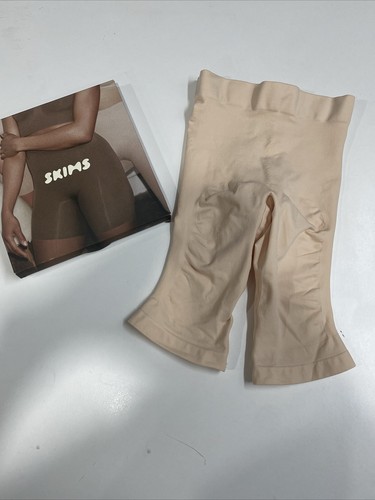 Skims Seamless High Waisted Above The Knee Short: Size S/M In Color Sand
