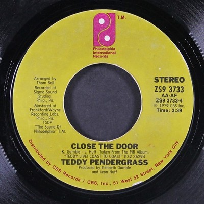 TEDDY PENDERGRASS: shout and scream / close the door PHILA INT'L 7'' Single