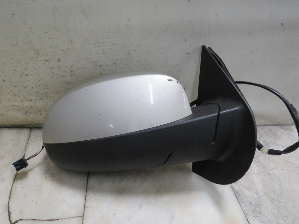 GMC Yukon 2012 espejo retrovisor lateral derecho sin intermitente plateado Foto 3 de 3