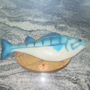 McDonald’s Frankie the Fish Singing Fish Wall Mount Plaque Blue Wood Base