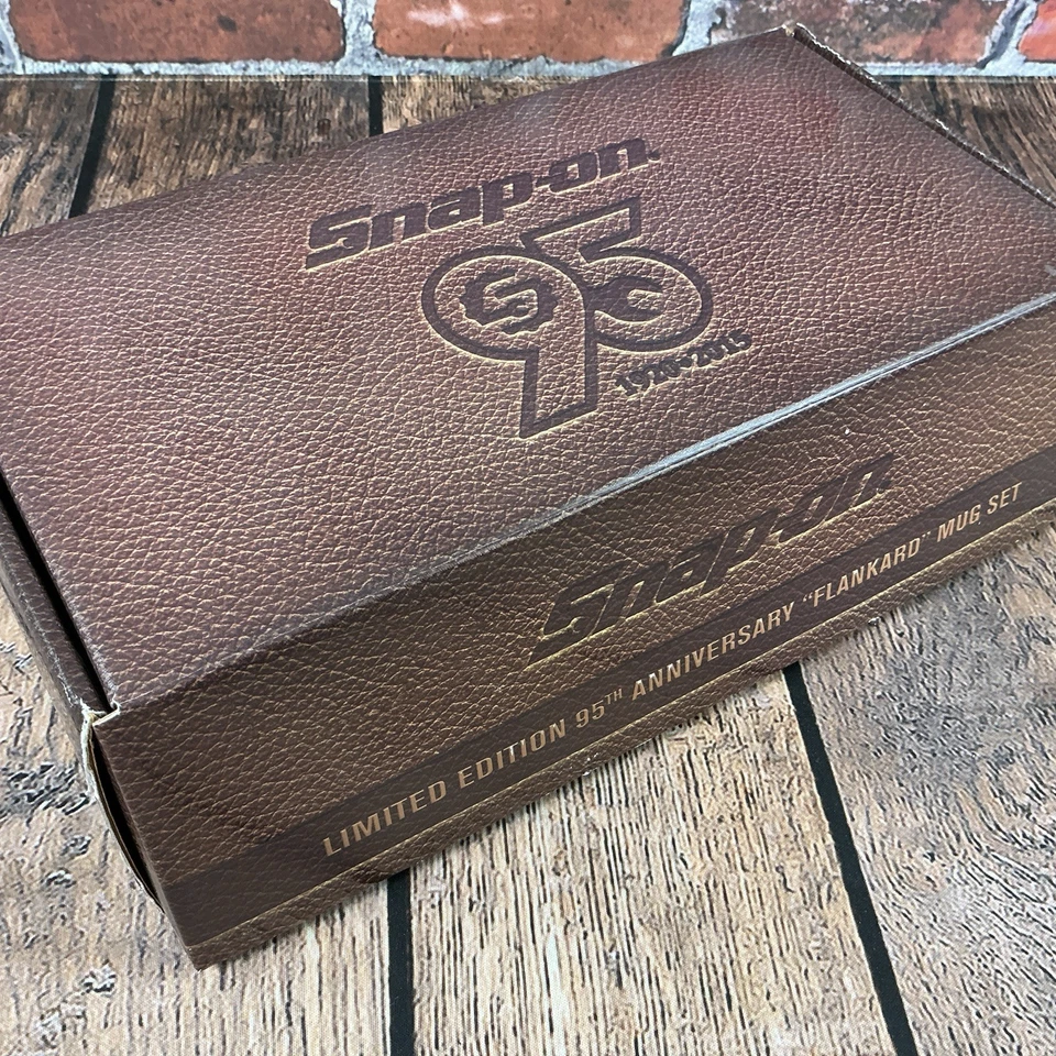 New Snap On 95th Anniversary Flankard Mug Set. NEW Man Cave Shop Beer Mug - Imagem 2 de 4