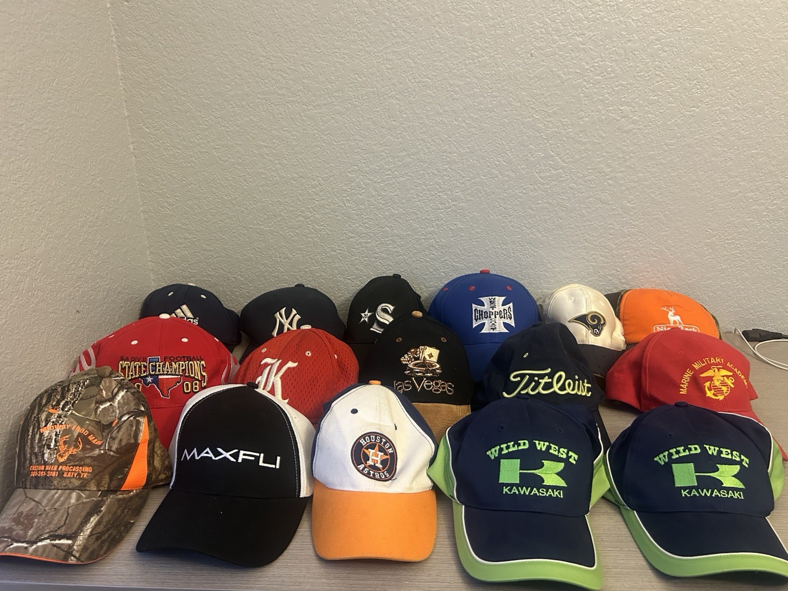 baseball caps - image 1