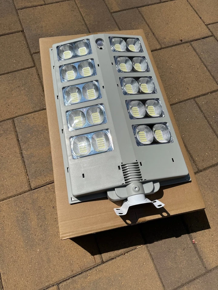 3000W Commercial Super Large Solar Street Lights Outdoor Dusk to Dawn remote - Image 3 of 4