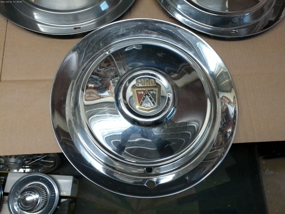 КОЛПАКИ КОЛЕС ГРУППА 1953 FORD CRESTLINE SUNLINER CUSTOMLINE 15 ДЮЙМОВ КОЛПАКИ СТУПИЦЫ ОТ ОРИГИНАЛЬНОГО ПРОИЗВОДИТЕЛЯ Б/У - Изображение 2 из 4