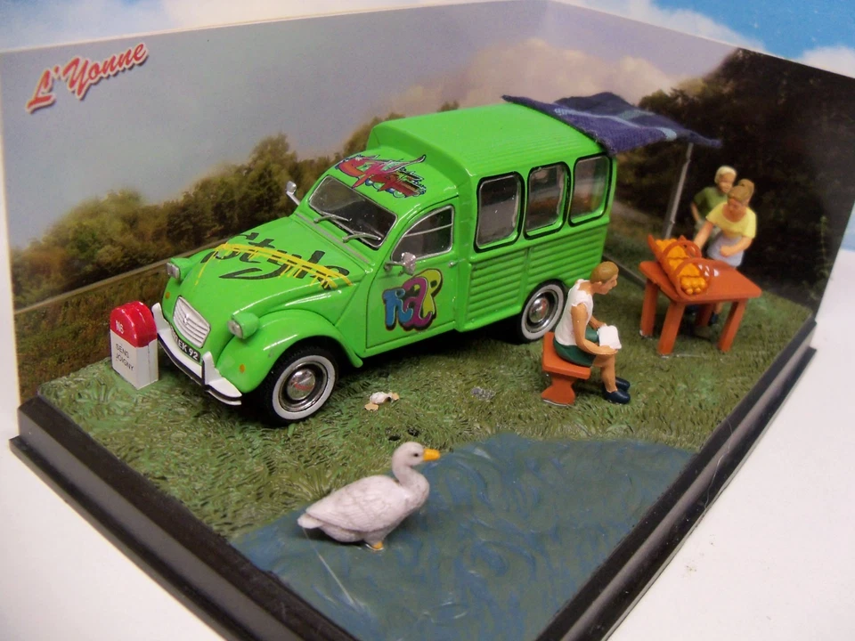 DIORAMA STYLE ROUTE BLEUE LA CITROËN 2CV CAMPING CAR boite vitrine 1/43 - Photo 2/3