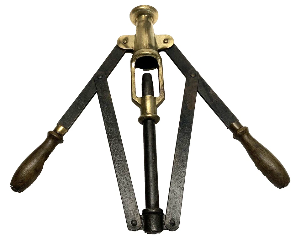 Ancien BOUCHE BOUTEILLE BOUCHONNEUSE métal et bois système à levier XIXème - Photo 4/4