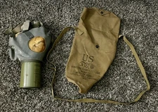 Vintage WWII US Noncombatant Gas Mask MIA2-I-I w/Bag Medium Adult