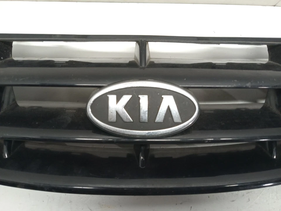 2004,2005,2006 KIA SPECTRA 4 PORTAS GRADE FRONTAL SUPERIOR FABRICANTE DE EQUIPAMENTO ORIGINAL, 104-59390 - Imagem 3 de 4