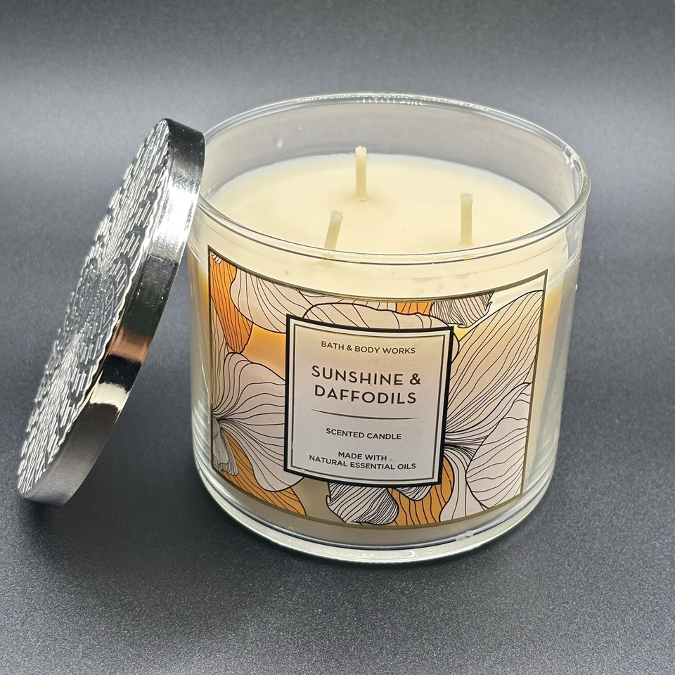 Tarro de velas de 3 mechas Bath & Body Works Sunshine And Daffodils verdes cítricos florales Foto 3 de 4