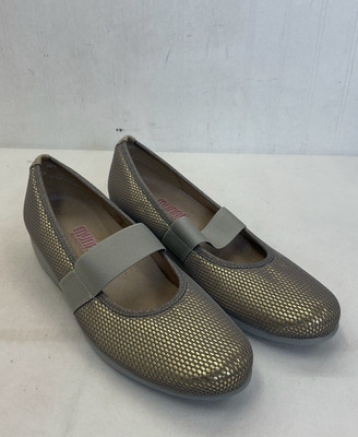NWOB Munro Women's Taupe and Gold Metallic Mary Jane Shoes | Size 6.5N