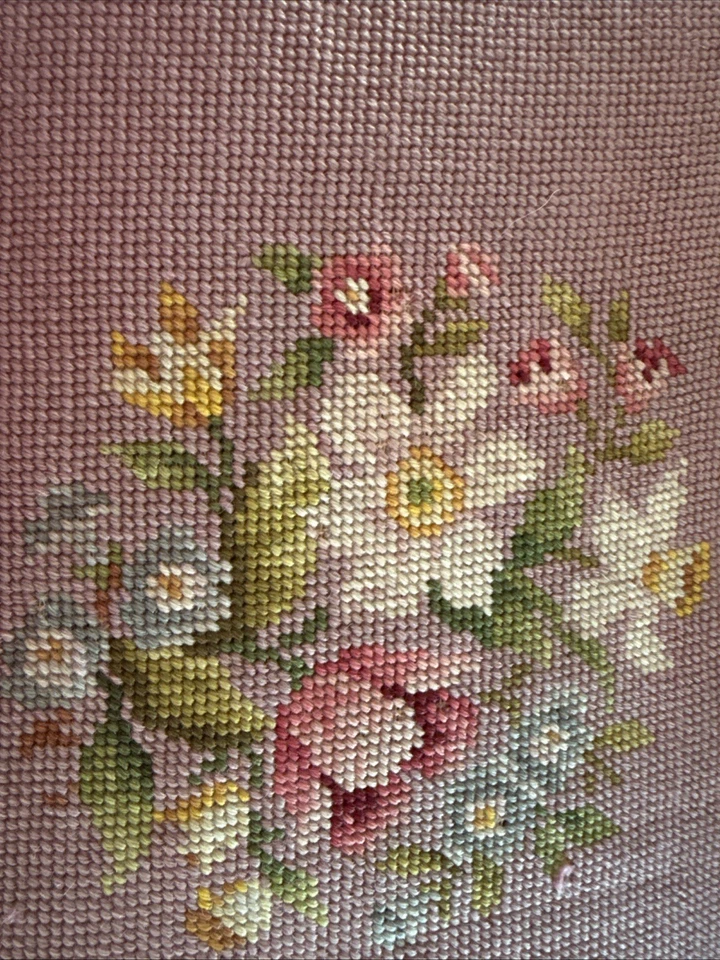 Antiguo taburete de madera victoriano otomano rosa floral punta de aguja caoba Foto 3 de 4