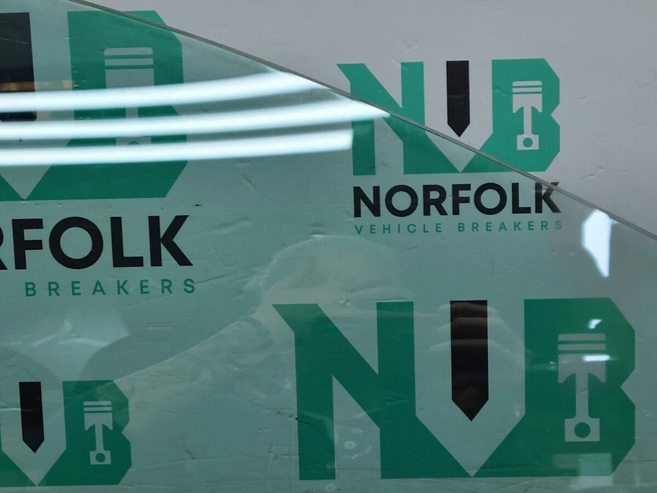 Mercedes GLA H247 Front Right Door Window Glass - Image 2 of 4