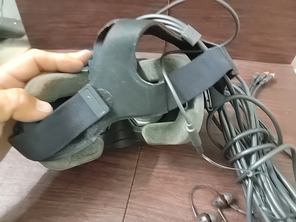 HTC Vive NO CONTROLLERS - Image 3 of 4
