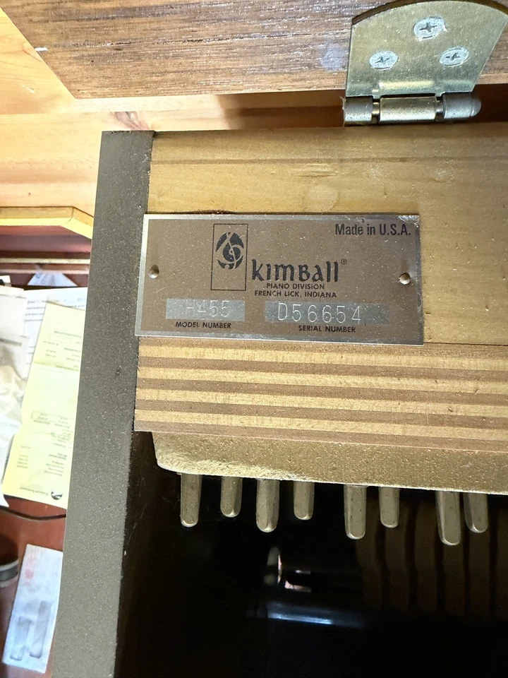 Piano vertical Kimball, 1962 H455, estado de funcionamiento Foto 2 de 3