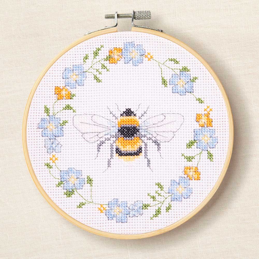 DMC counted cross stitch kit with hoop ""Queen Bee"", Diam 14,5cm, DIY