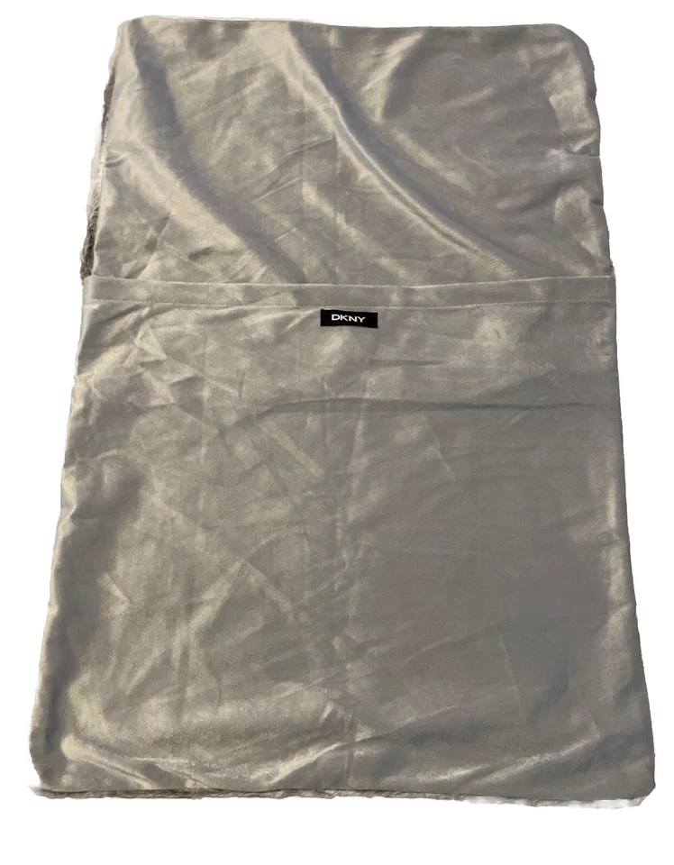 (2) DKNY Acogedor Lujo Piel Sintética 20" x 30” Queen/Estándar Almohada Fundas Suave CIN Foto 4 de 4