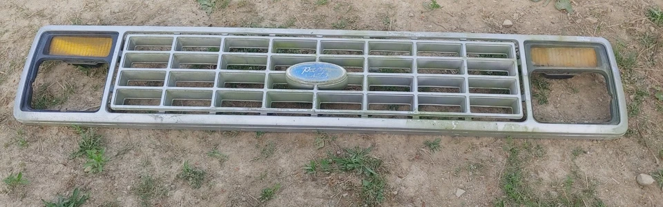 80 81 82 83 84 85 86 87 88 91 1979 Ford Econoline E150 E250 E350 parrilla OEM Foto 4 de 4