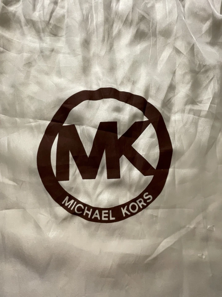 Bolso de almacenamiento de polvo Michael Kors crema satinado con cordón para bolso de mano buen tamaño Foto 3 de 4