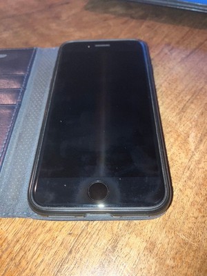 Apple iPhone 8 64GB ohne Simlock Super Zustand Akku 82%