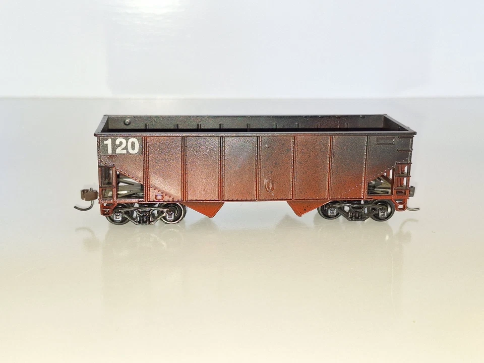 Roundhouse & Athearn Hopper wagons x 3. Unbranded. Good cond. No Box. HO Scale - Image 2 of 4