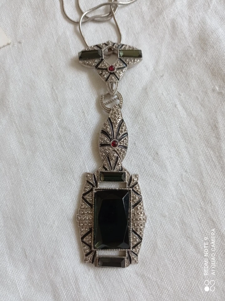 NUEVO ALMACÉN Collar Colgante Articulado Tono Plateado-68cm Largo-Verde Oscuro/Rosa Foto 3 de 4