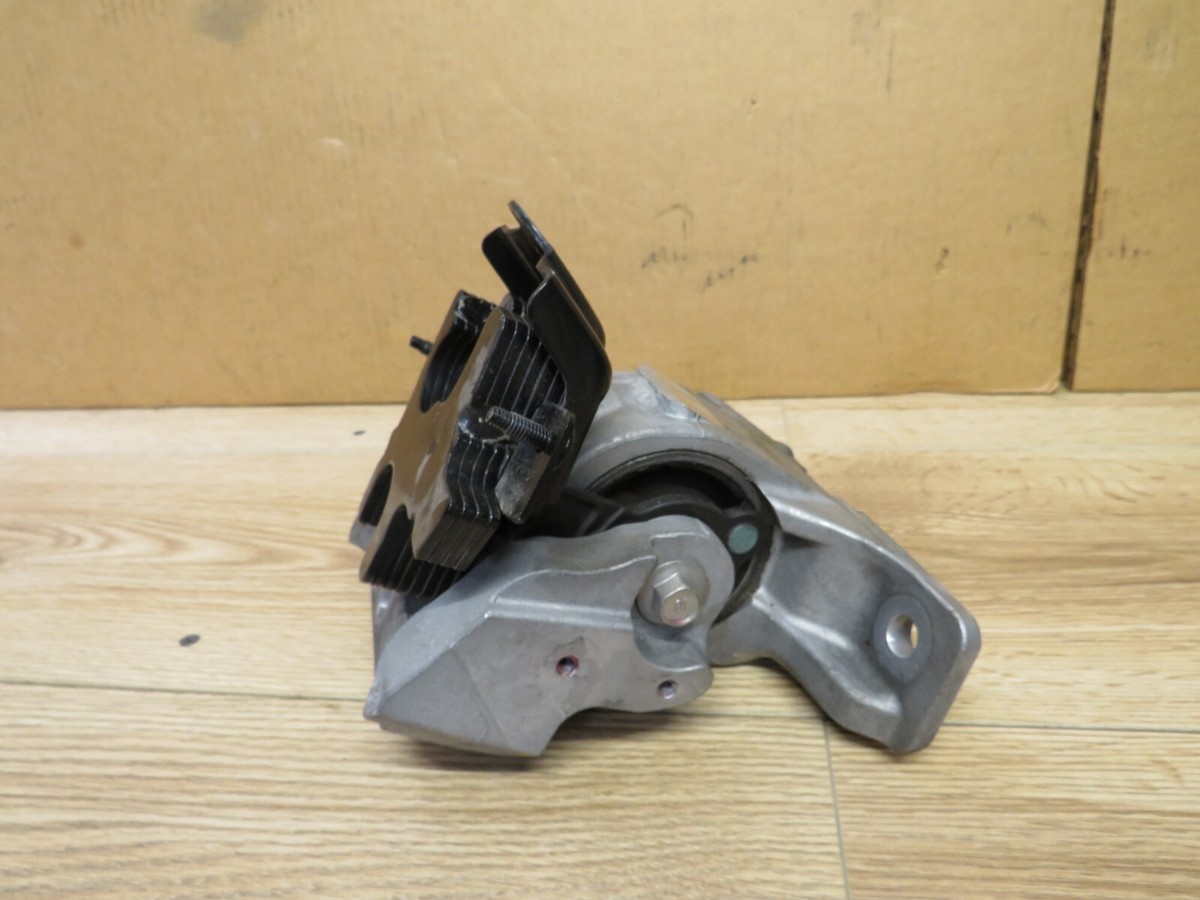 ぶたれおん 2021-2023 TOYOTA SIENNA 2.5L FRONT LEFT ENGINE MOUNT 12306