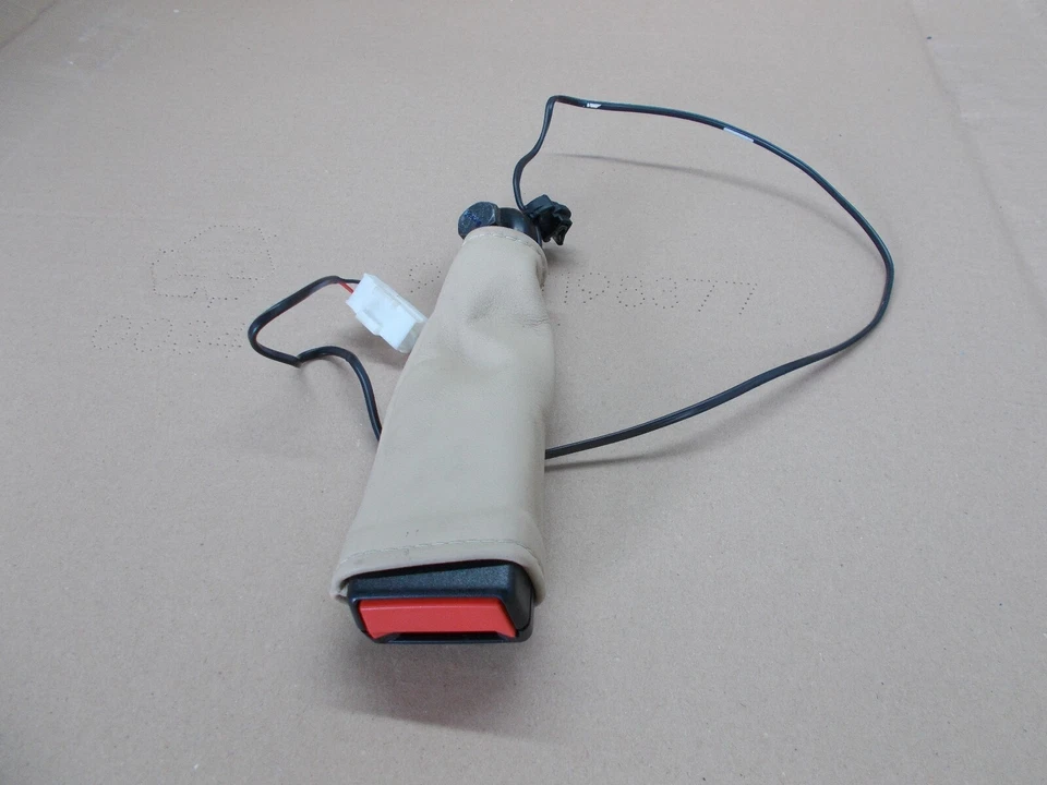 Ferrari 458 Spider 2012 (tipo 142) cinturón de seguridad del conductor tallo con moldura de cuero Foto 3 de 4