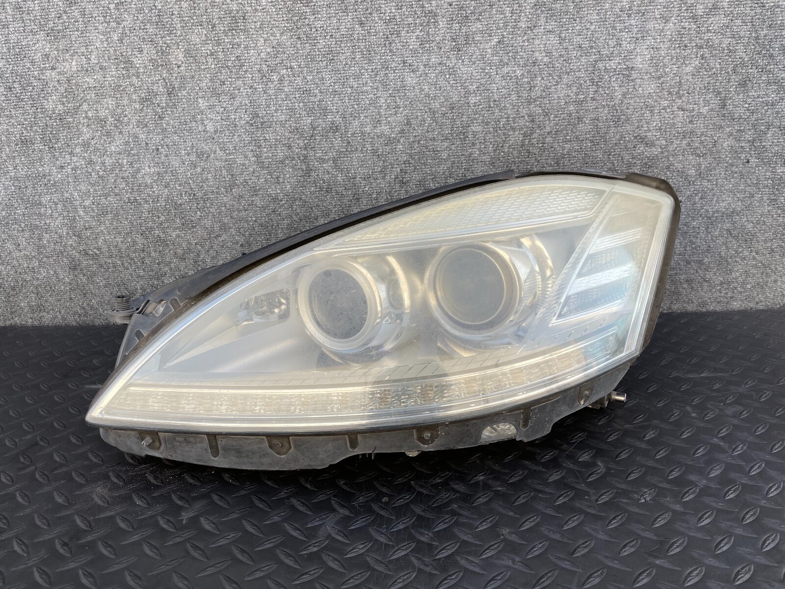 MERCEDES BENZ S Class W221 Left Driver Side Xenon Headlight 