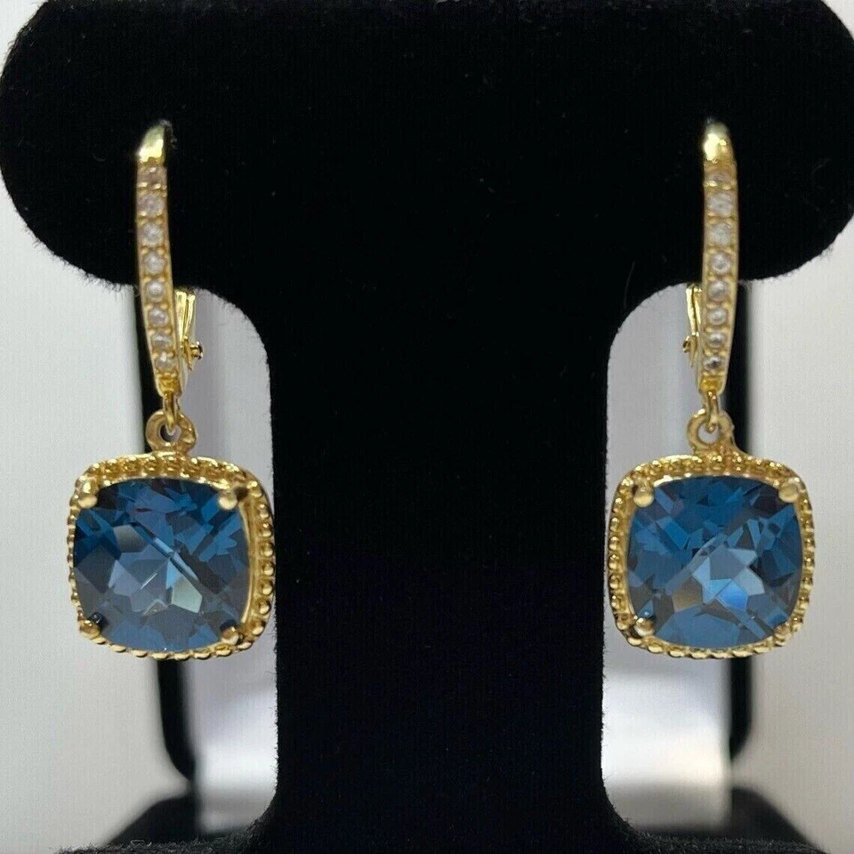 Pendientes colgantes 4 quilates enchapados en oro amarillo de 14 quilates con topacio azul Londres creado en laboratorio Foto 4 de 4