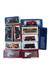 Lot o 8 HO Scale Train Cars Bachmann Model and mantua anh AHM  12 pices of line