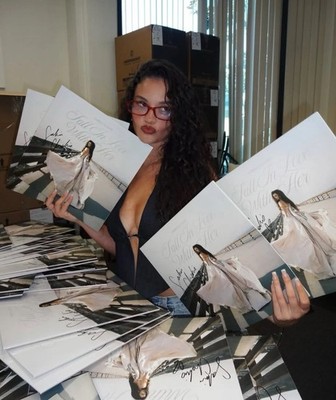 Sabrina Claudio - Fall In Love With Her - Signed UO Exclusive LP /500 - IN HAND