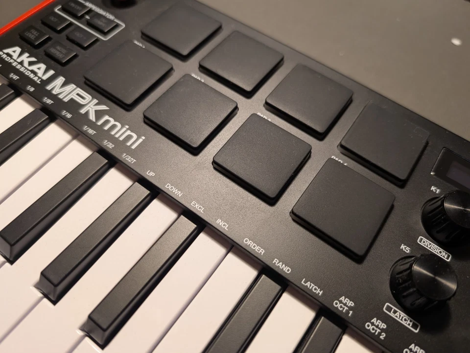 Akai Professional MPK Mini MK3 MIDI-Keyboard Controller schwarz neuwertig in OVP - Bild 4 von 4