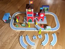 Richard Scarry’s Busytown Town Hall Playset + Garage + Cars + Bookstore