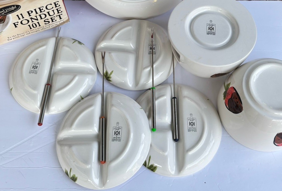 11pc Tabletops Ceramic Chocolate Strawberry Fondue Set Pot Platter Plates Forks