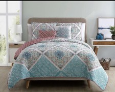 VCNY Home Windsor Multi 5 Pc Reversible Quilt Set King NIP