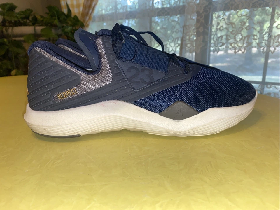 Nike Air Jordan Implacable RE2PECT Talla 12 Zapatos Atléticos Tenis A01930-402 Foto 4 de 4