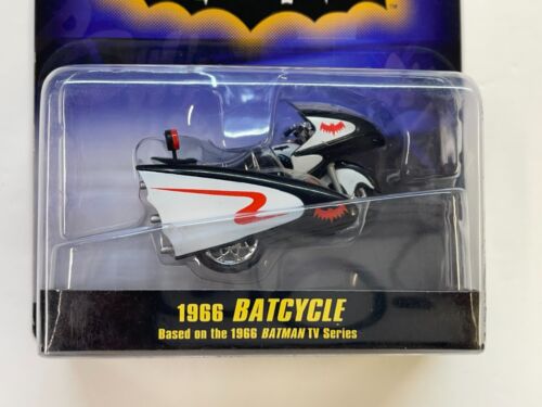 2009 HOT WHEELS BATMAN SERIES 2 1966 BATCYCLE 1:50 SCALE