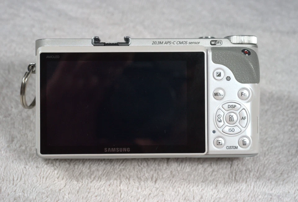 Cámara Samsung NX300 20,3 MP, lente zoom OIS 18-55 mm, flash Metz 44AF, control remoto Crtl Foto 3 de 4