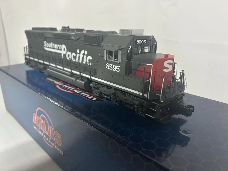 Atlas Premier Southern Pacific SD45 Diesel Locomotive 30138265 PS3 #8595 - Image 4 of 4