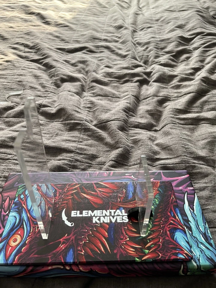 Cuchillo elemental Hyper Beast. Cuchillo videojuego HYPER BEAST HYDRO KARAMBIT 2.0. Foto 4 de 4