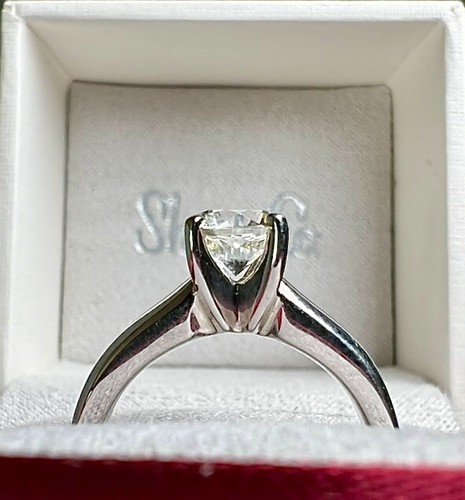 Natural White Sapphire Round Cut Solitaire Engagement Ring in 14K White Gold - 第 1/15 張圖片