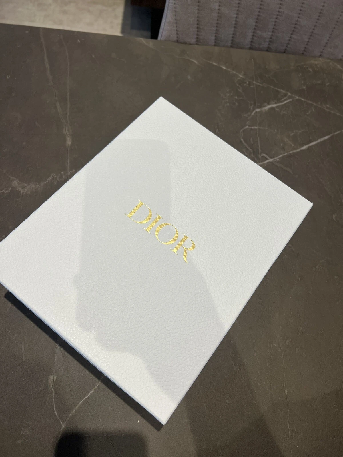 Boîte à chaussures DIOR et papier de soie Dior pré aimé