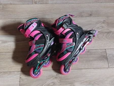 Sulifeel Adjustable Girls Inline Skates Size MEDIUM  USA: 1-4 PRE-OWNED 
