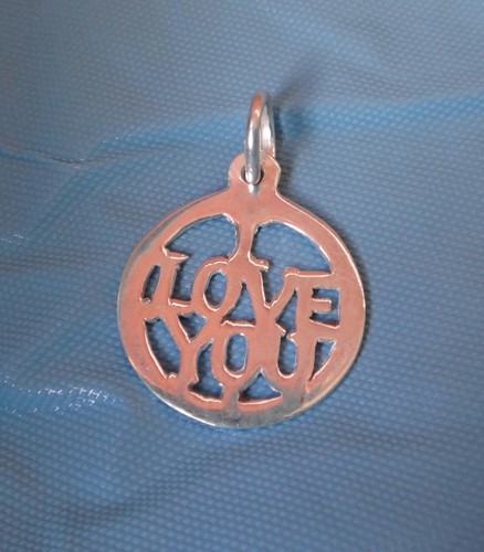 Sterling Silver 16mm cut out round says I Love You Charm! - Picture 2 of 3